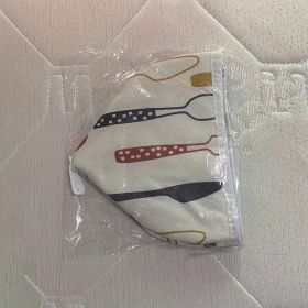 1pc Creative Foldable Food Cover; Household Multifunctional Table Cover Meal Insulated Cover; Aluminum Foil Food Cover; Table Dust Proof Cover; K (model: Trumpets, Color: Red)